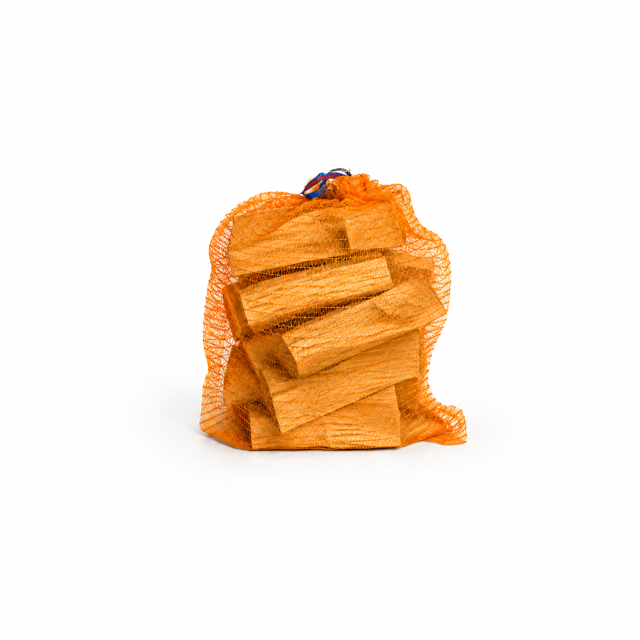 Brennholz im kleinen Sack